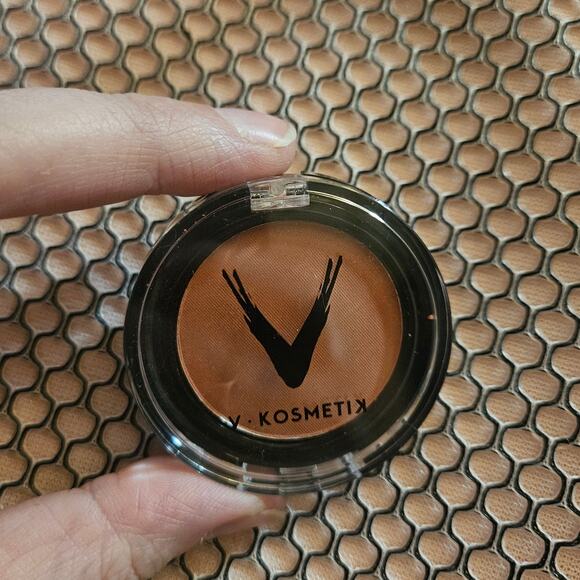 V Kosmetik Natural Kiss Blusher Blush ~ NEW - Picture 5 of 6